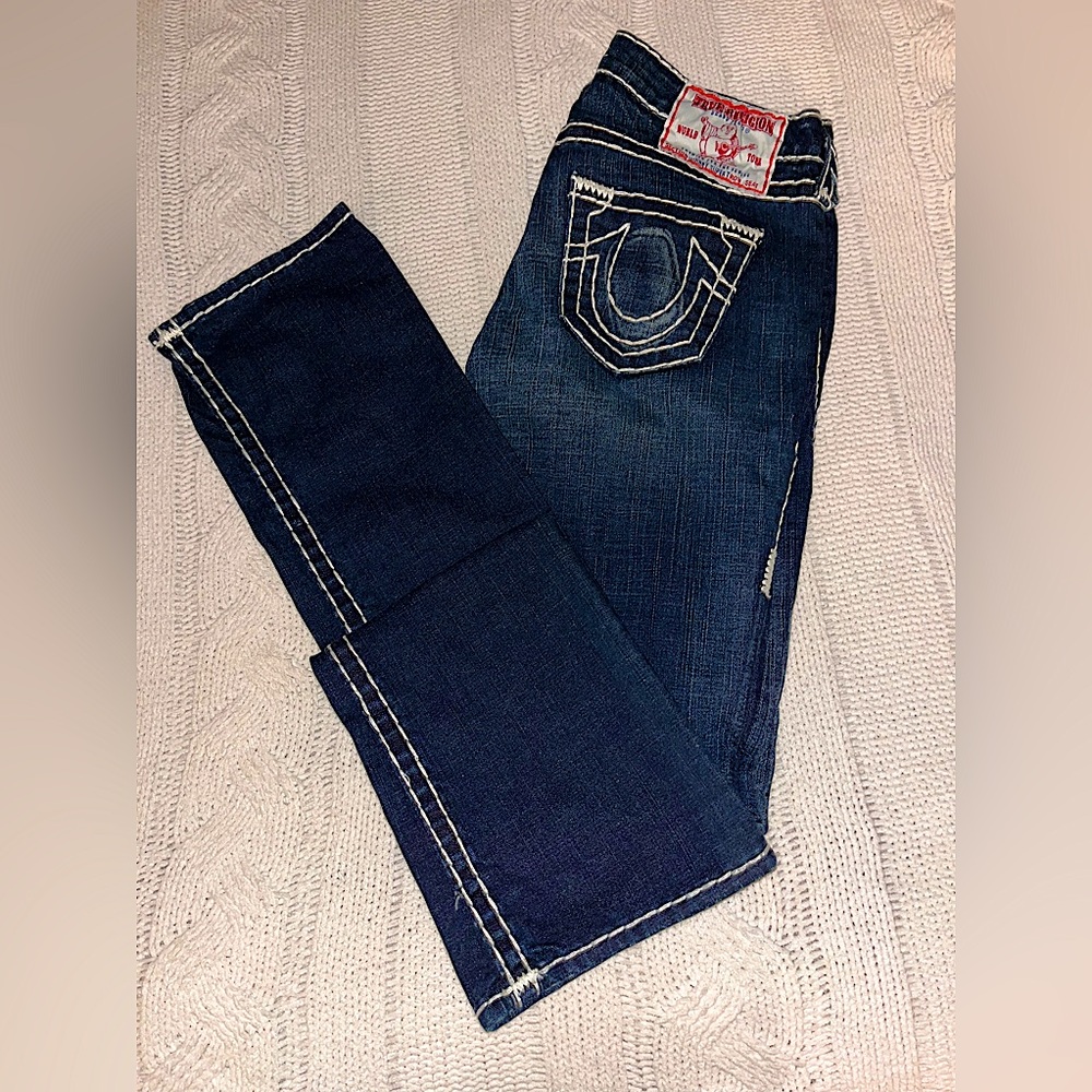 True Religion (authentic) dark denim Jeans with white stitching. Size 29